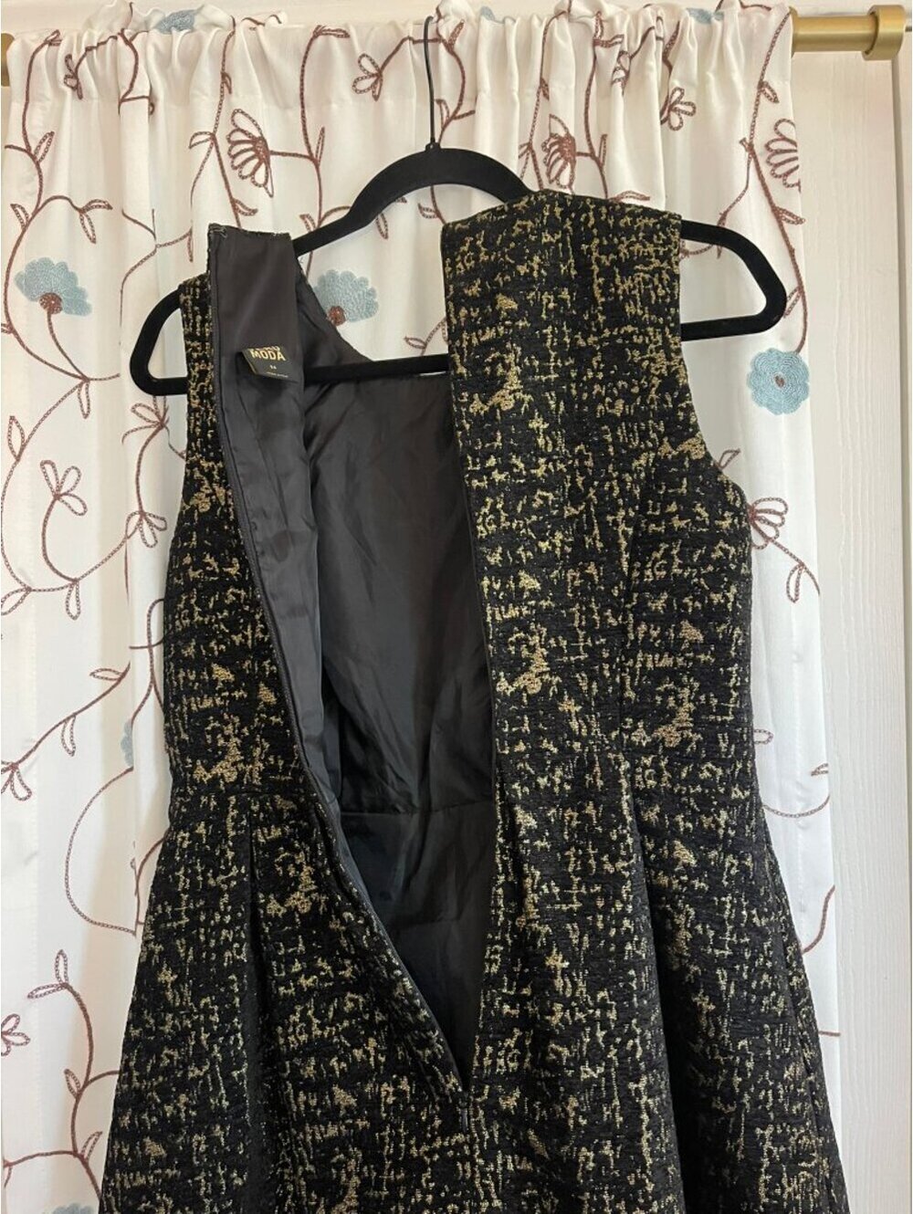 Vero Moda | Sz 4 | US 4 - Black & Gold Jacquard Fit-and-Flare Dress - Picture 9 of 9